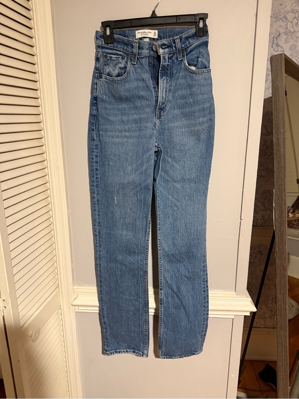 Abercrombie & Fitch High-Rise Straight Leg Jeans in Medium Blue Wash